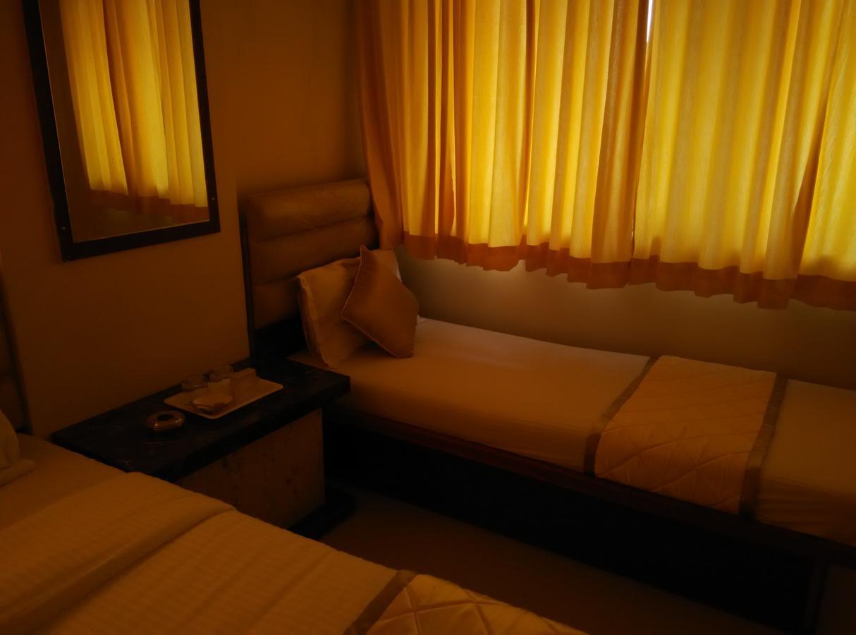 Hotel Silver Castle Mumbai Exteriör bild